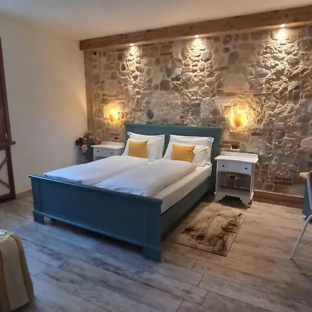 Le Zampolle Bed and Breakfast Colà